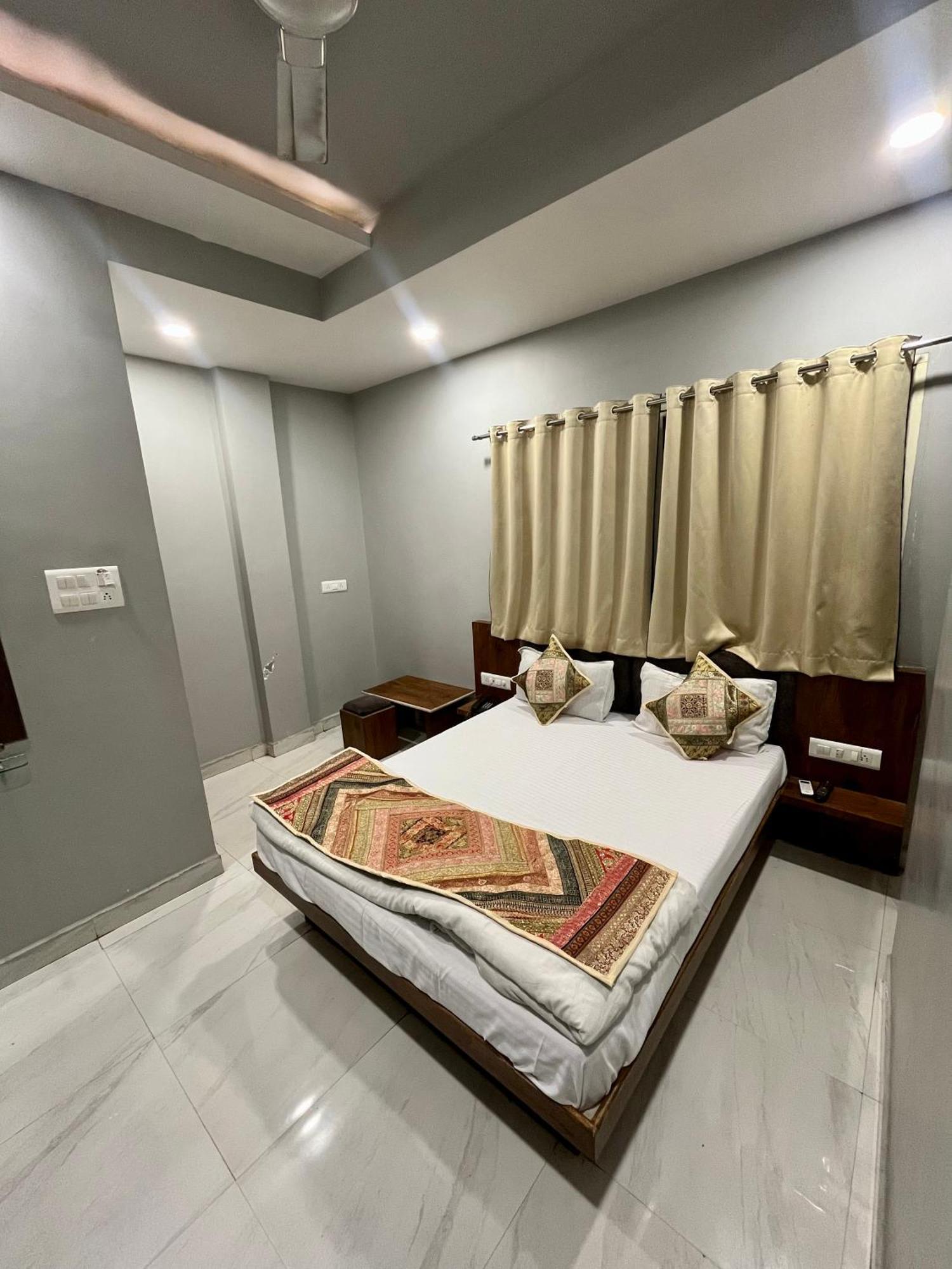 Hotel Shankar Удджайн Екстер'єр фото